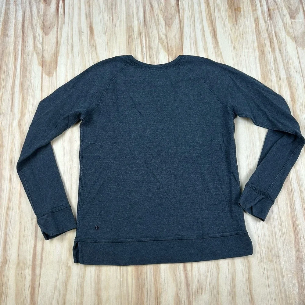 Lululemon Women's 8 Gray Reversible Lightweight Long Sleeve Crewneck Shirt